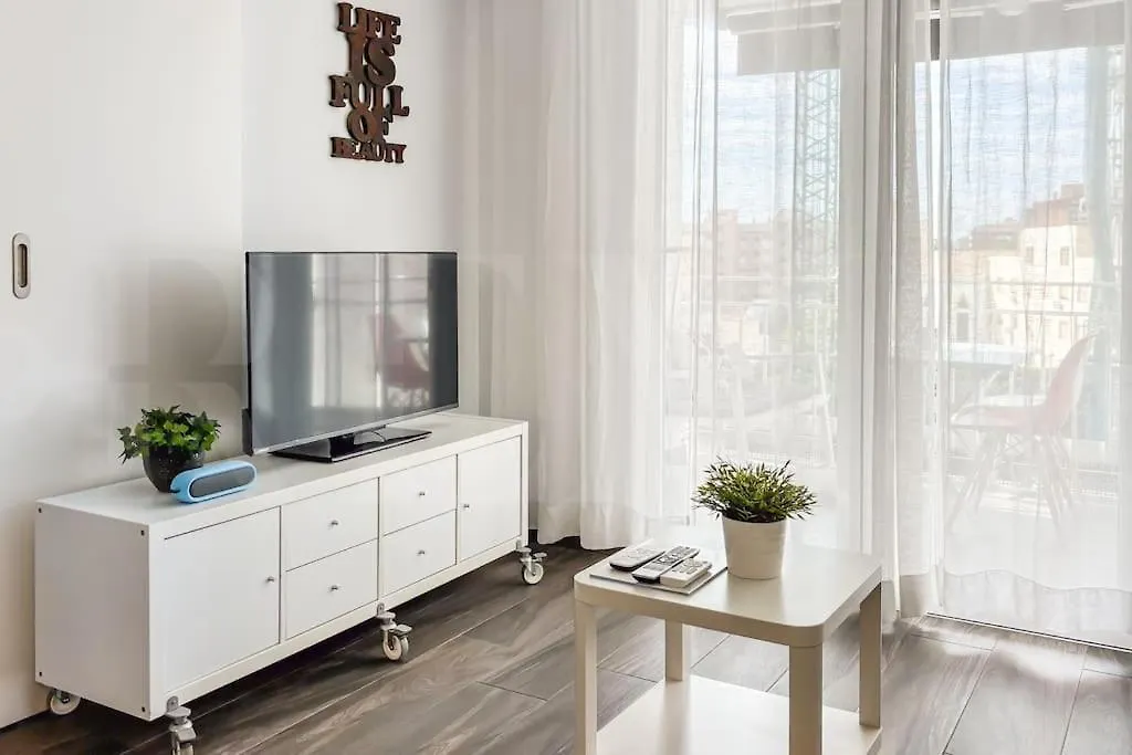 Apartment With Terrace Next To Port Of Malaga By Rems